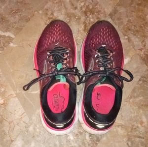 Women's Size 8.5 Brooks Ghost 11 Pink and Black Running Shoes Sneakers